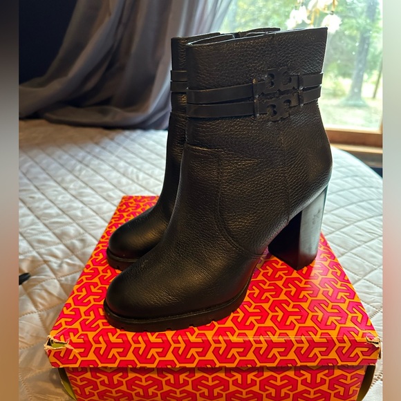 Tory Burch Shoes - Tory Burch Leigh 90MM Lug Sole Boots size 10 in Perfect Black